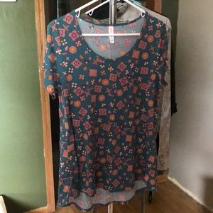LuLaRoe classic Tshirt, Small